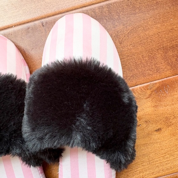 Victoria's Secret Closed-Toe Faux Fur Striped Slippers M - Picture 4 of 6